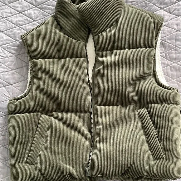 Ci Sono Olive Faux Fur Lined Vest - Picture 2 of 11